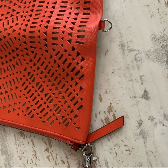 Stella and Dot Waverly petite Crossbody - Picture 7 of 15